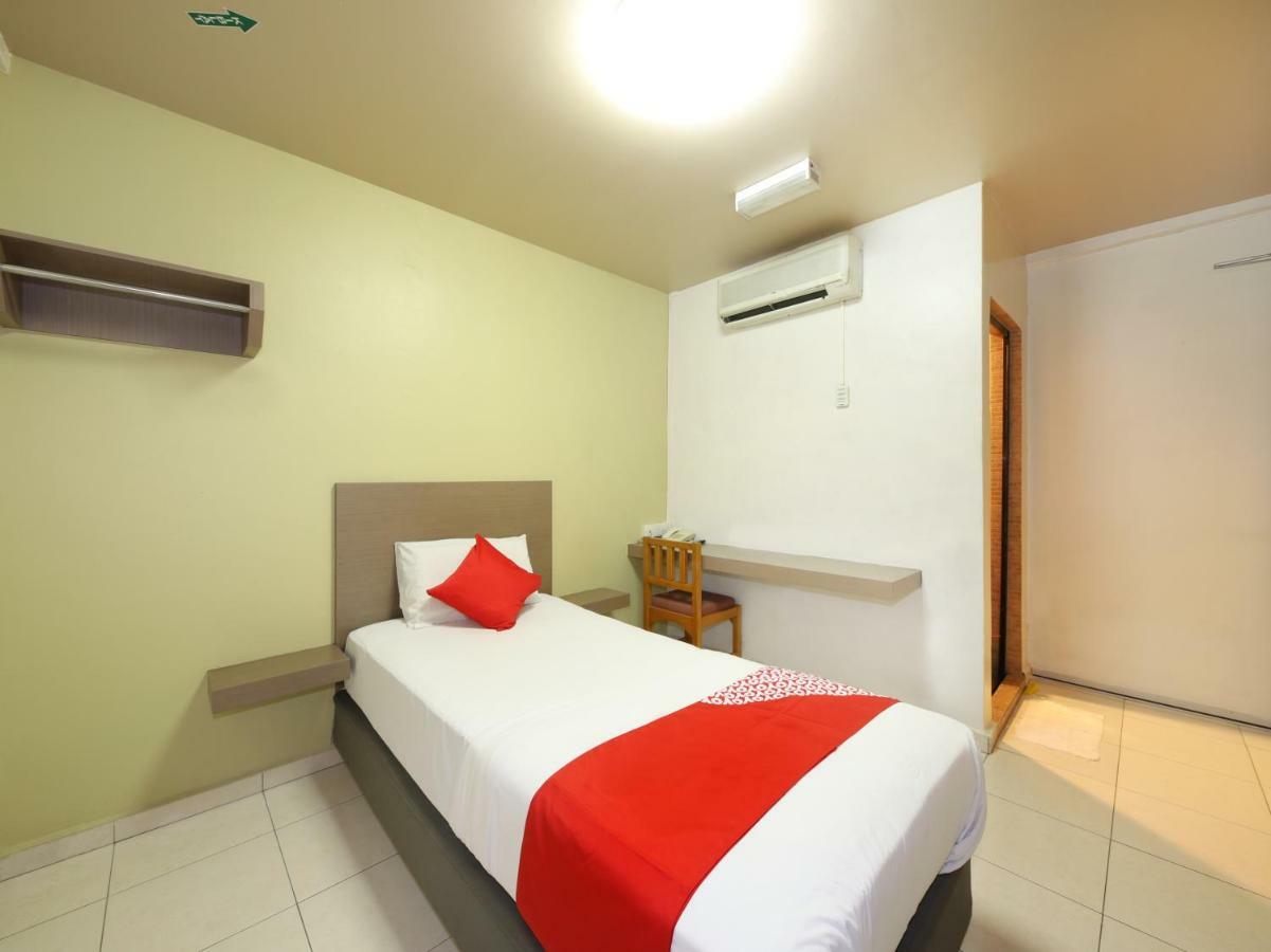 Oyo 434 Marbella Hotel Johor Bahru Exterior photo